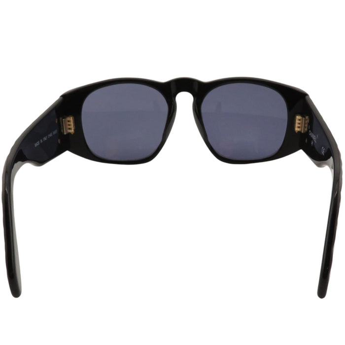 CHANEL  
COCO CC logo Wellington  
Lunettes de soleil matelassées avec logo Coco Mark