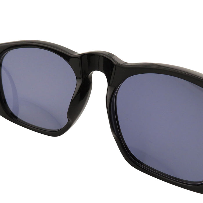 CHANEL  
COCO CC logo Wellington  
Lunettes de soleil matelassées avec logo Coco Mark
