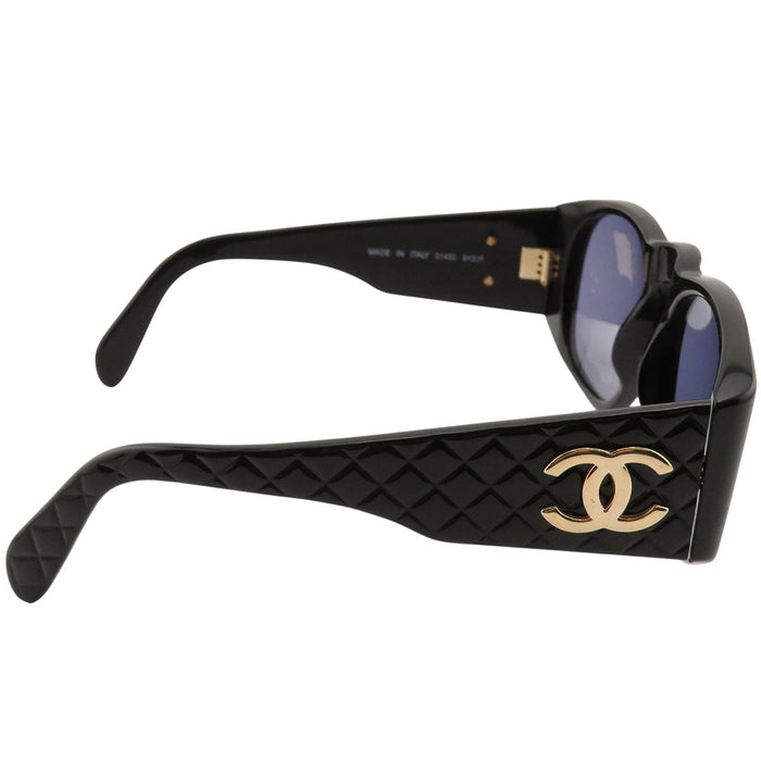 CHANEL 
COCO CC Logo Wellington 
Coco Mark Matelassé Sunglasses