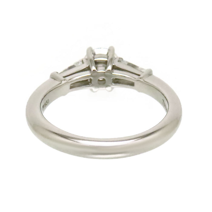 TIFFANY&Co. 
スリーストーン エンゲージメント リング
