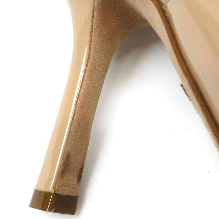 Dior  
Ruban à logo verni  
Escarpins sling-back J'Adior