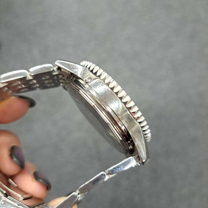 【WHOLESALES】
BREITLING 
A21330 
箱　ギャランティ　クロノメーター証　工具