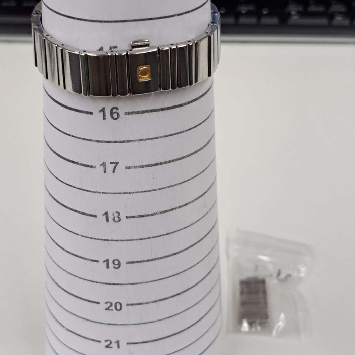 【VENTE EN GROS】
OMEGA
1586.79
Lunette en diamant
Boîte, garantie, pictogramme, certificat de gemme