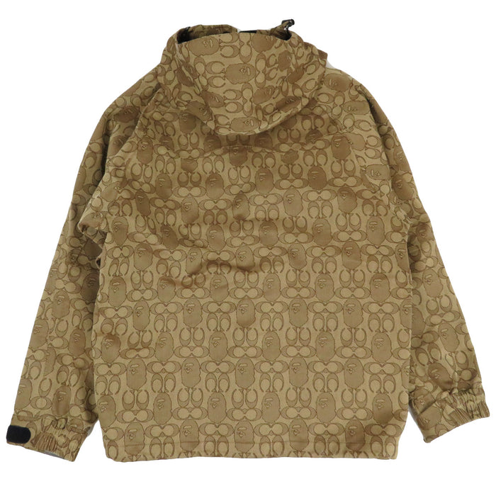 COACH 
Felpa con cappuccio A BATHING APE 
Giacca a vento con cappuccio con logo distintivo in collaborazione con A BATHING APE