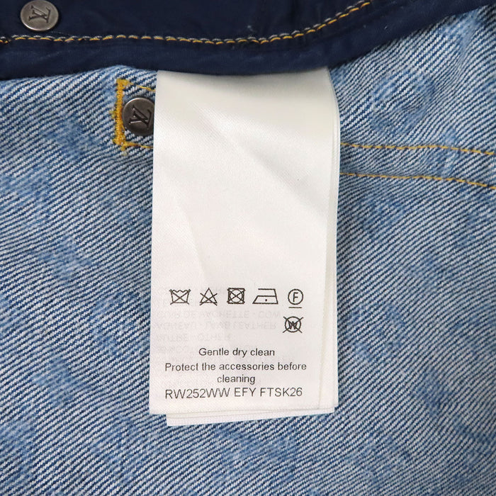 LOUIS VUITTON 
25年製 LV ロゴ 総柄 コットン レザーパッチ 
モノグラム ジップアップ デニム スカート