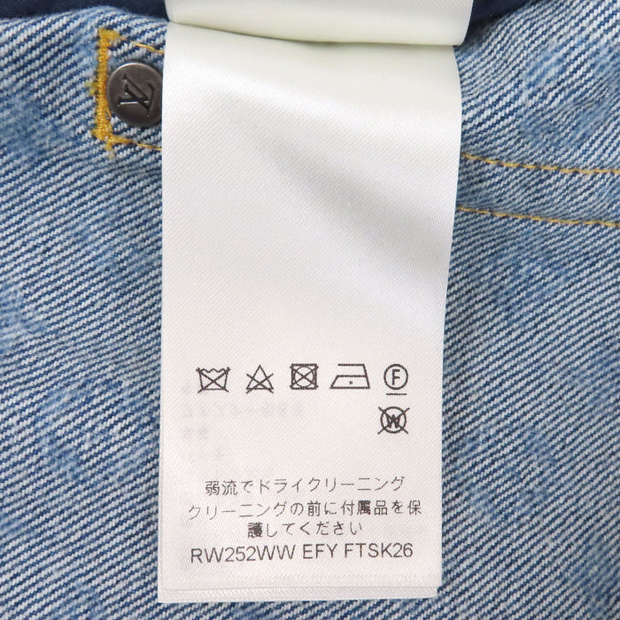 LOUIS VUITTON 
25年製 LV ロゴ 総柄 コットン レザーパッチ 
モノグラム ジップアップ デニム スカート