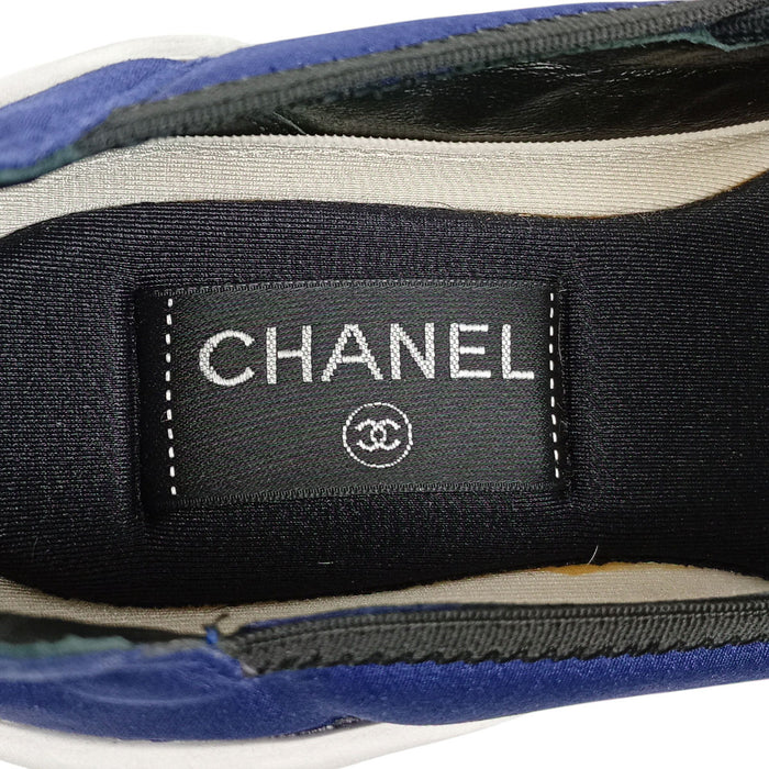 CHANEL  
COCO CC logo nylon  
Baskets à bride avec logo Coco Mark