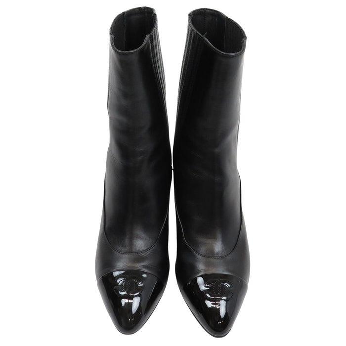 CHANEL 
COCO CC ロゴ キャップトゥ レザー サイドゴア 
ココマーク ショートブーツ