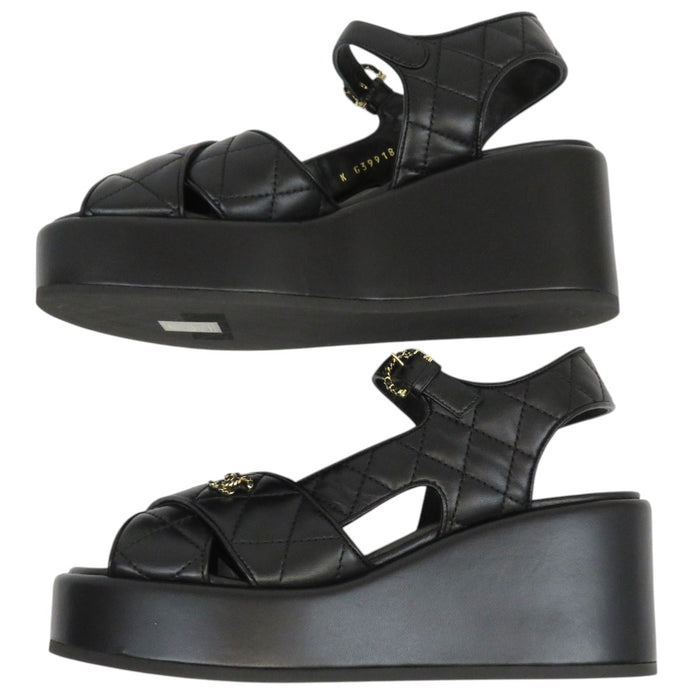 CHANEL  
COCO CC logo cuir semelle épaisse 23P métal couleur or  
sandales sport cuir matelassé logo Coco