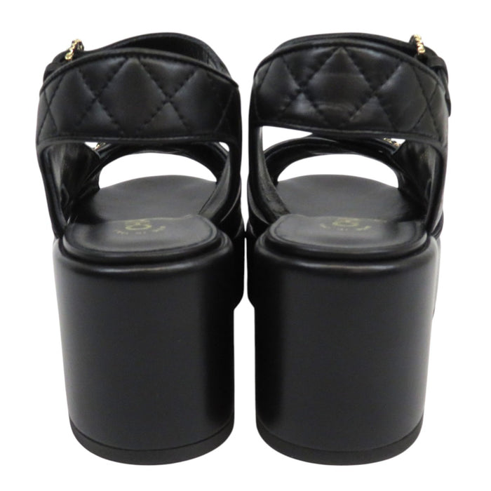 CHANEL  
COCO CC logo cuir semelle épaisse 23P métal couleur or  
sandales sport cuir matelassé logo Coco