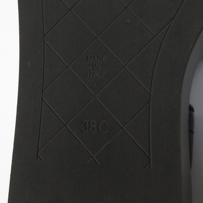 CHANEL  
COCO CC logo cuir semelle épaisse 23P métal couleur or  
sandales sport cuir matelassé logo Coco