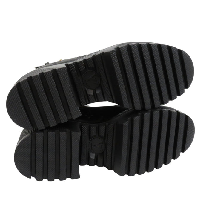 LOUIS VUITTON 
LV 24年製 ロゴ サイドゴア ベルト スウェード レザー 厚底 
ローリエート ライン レオパード アンクルブーツ 伊勢丹限定 
モノグラム