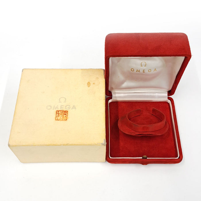 欧米茄
碟飞 长方形 18K黄金
附盒