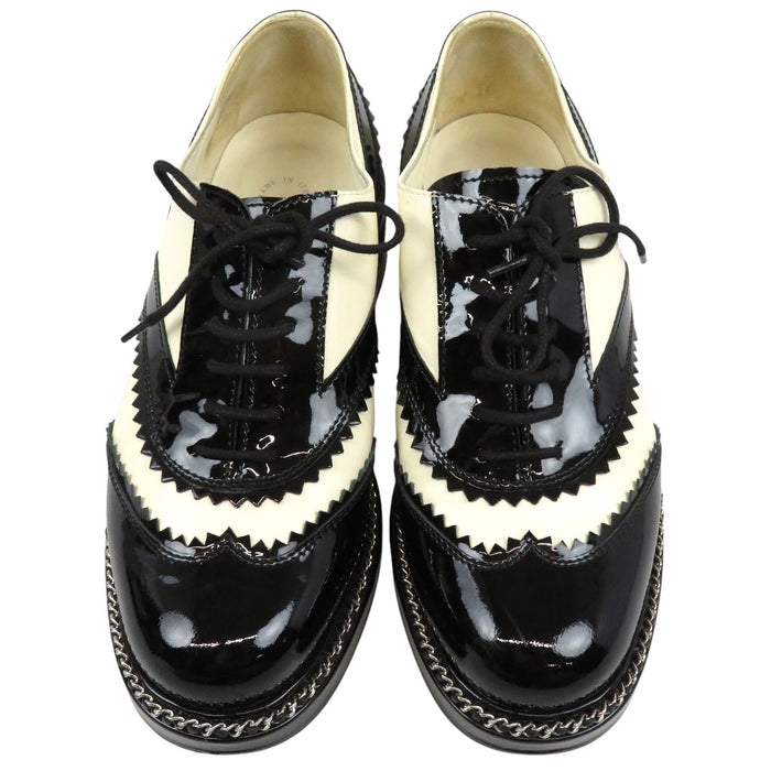 CHANEL 
ウイングチップ バイカラー レザー 
ロゴ レースアップ ドレスシューズ