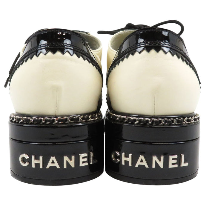 CHANEL 
ウイングチップ バイカラー レザー 
ロゴ レースアップ ドレスシューズ