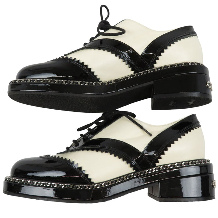 CHANEL 
ウイングチップ バイカラー レザー 
ロゴ レースアップ ドレスシューズ