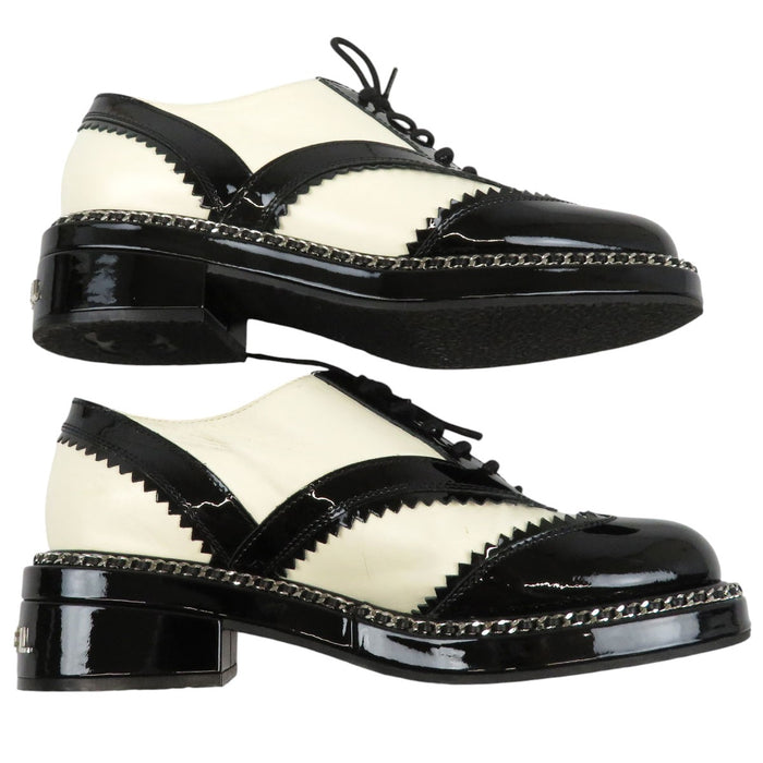 CHANEL 
ウイングチップ バイカラー レザー 
ロゴ レースアップ ドレスシューズ