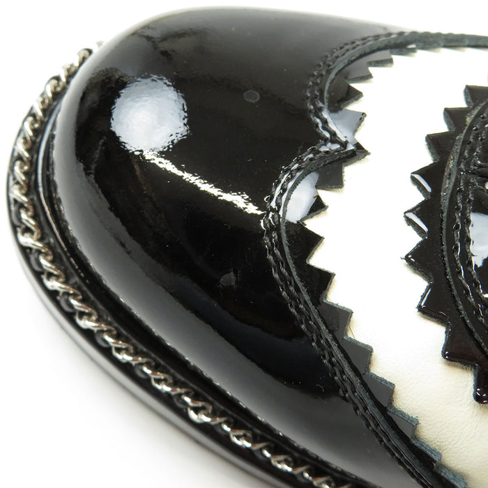 CHANEL 
ウイングチップ バイカラー レザー 
ロゴ レースアップ ドレスシューズ