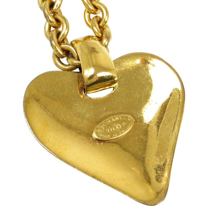CHANEL 
COCO CC logo métal couleur or 93P 
Collier cœur vintage avec marque Coco