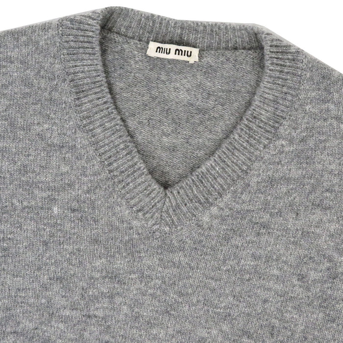 MIUMIU  
针织剪裁处女羊毛  
背部标志短款毛衣