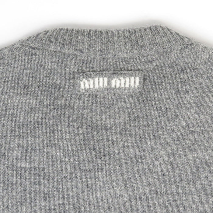 MIUMIU  
针织剪裁处女羊毛  
背部标志短款毛衣