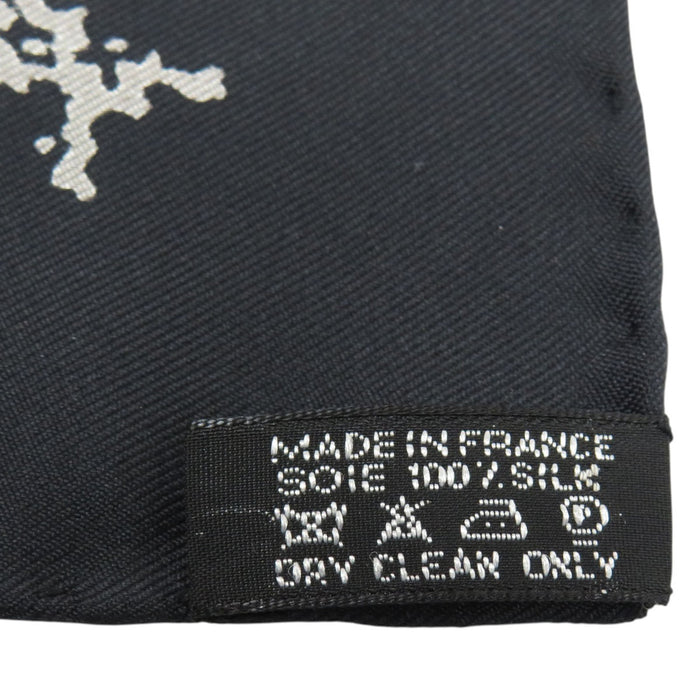 HERMES  
Petit Carré Silk  
Carré 45 LEGENDE KUNA PEUPLE DE PANAMA Scarf  
Legend of the Kuna People of Panama