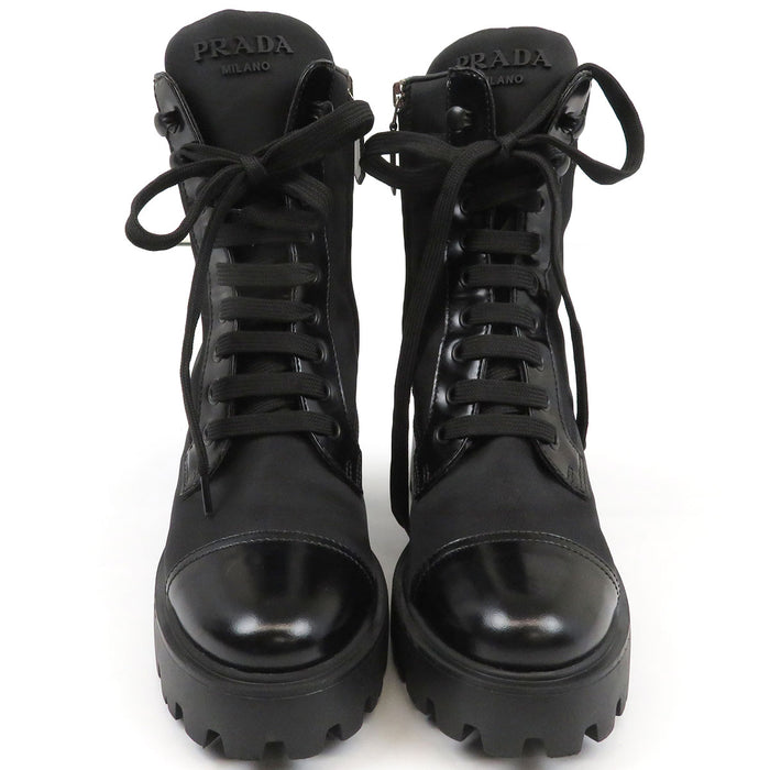 PRADA
Cuir épais en nylon recyclé
Bottines courtes à lacets avec logo triangulaire RE-NYLON