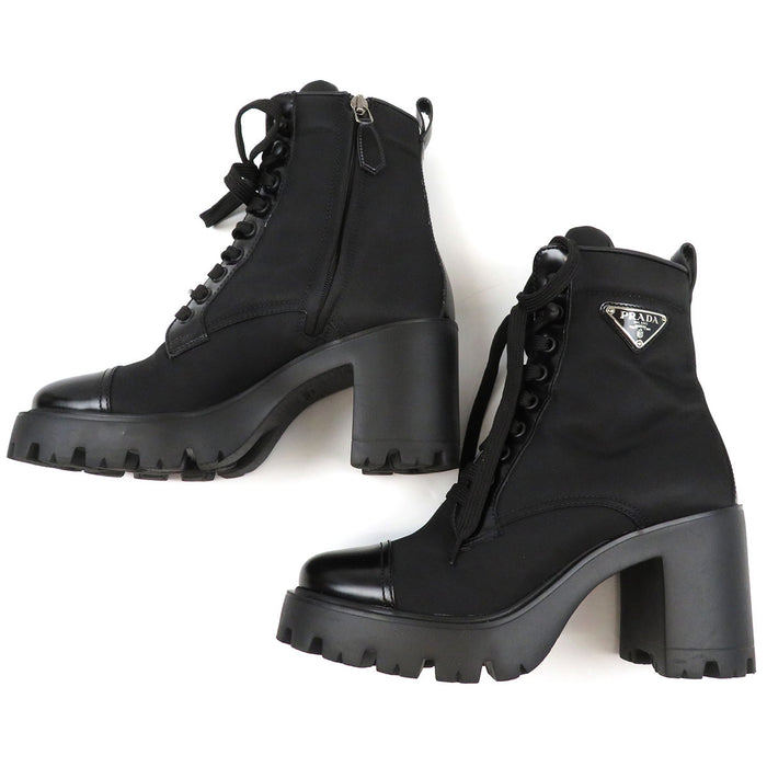 PRADA
Cuir épais en nylon recyclé
Bottines courtes à lacets avec logo triangulaire RE-NYLON