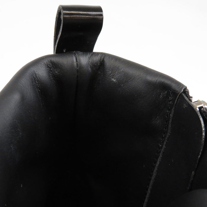 PRADA
Cuir épais en nylon recyclé
Bottines courtes à lacets avec logo triangulaire RE-NYLON