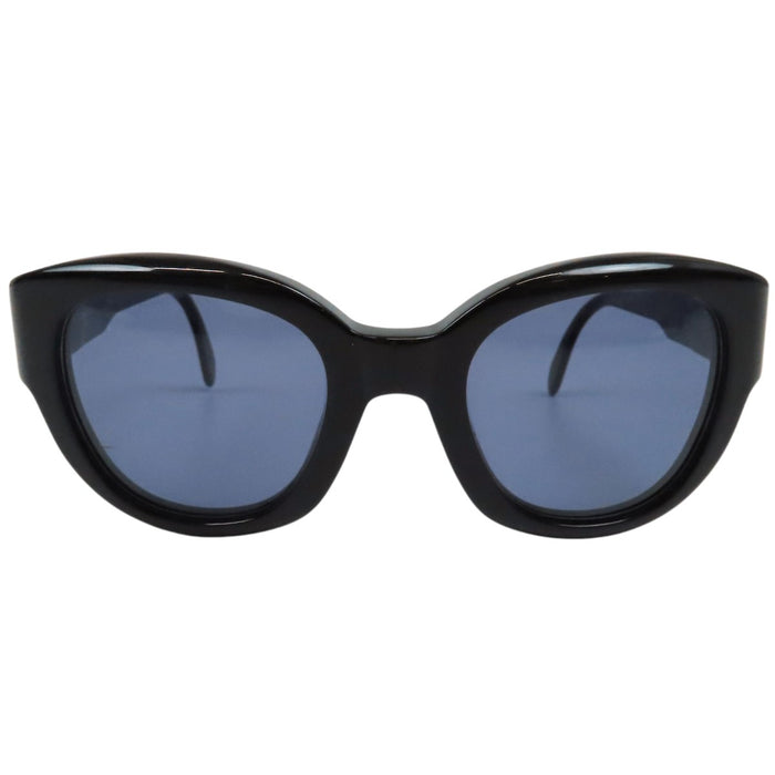 CHANEL 
カラーレンズ アイウェア 
ロゴ サングラス