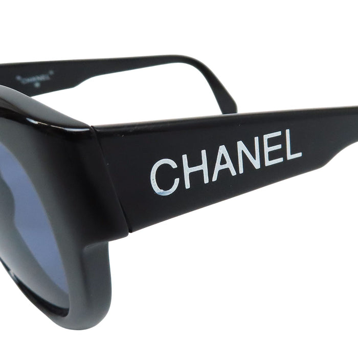 CHANEL 
カラーレンズ アイウェア 
ロゴ サングラス