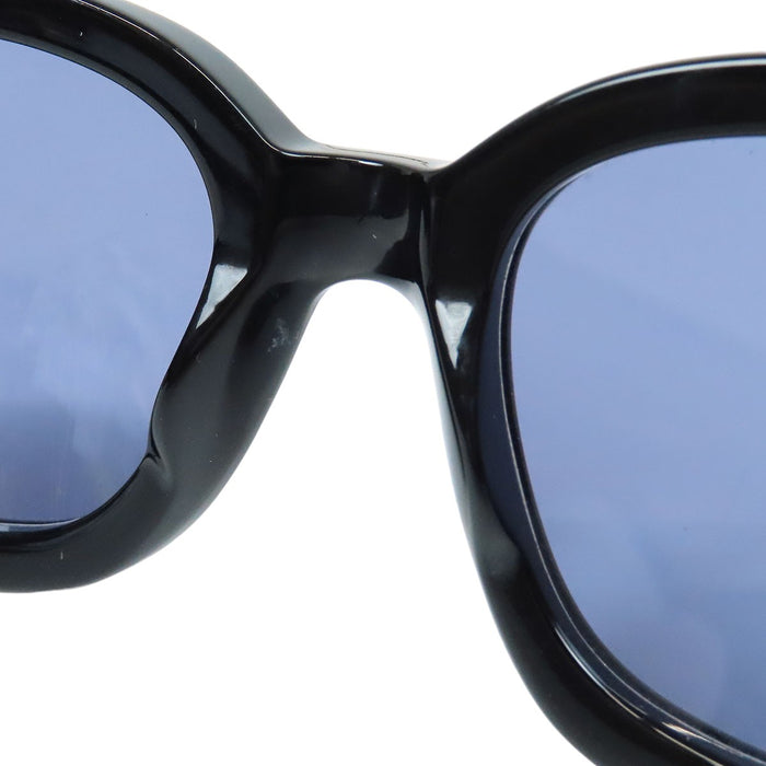 CHANEL 
カラーレンズ アイウェア 
ロゴ サングラス