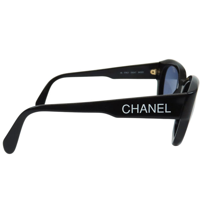 CHANEL 
カラーレンズ アイウェア 
ロゴ サングラス