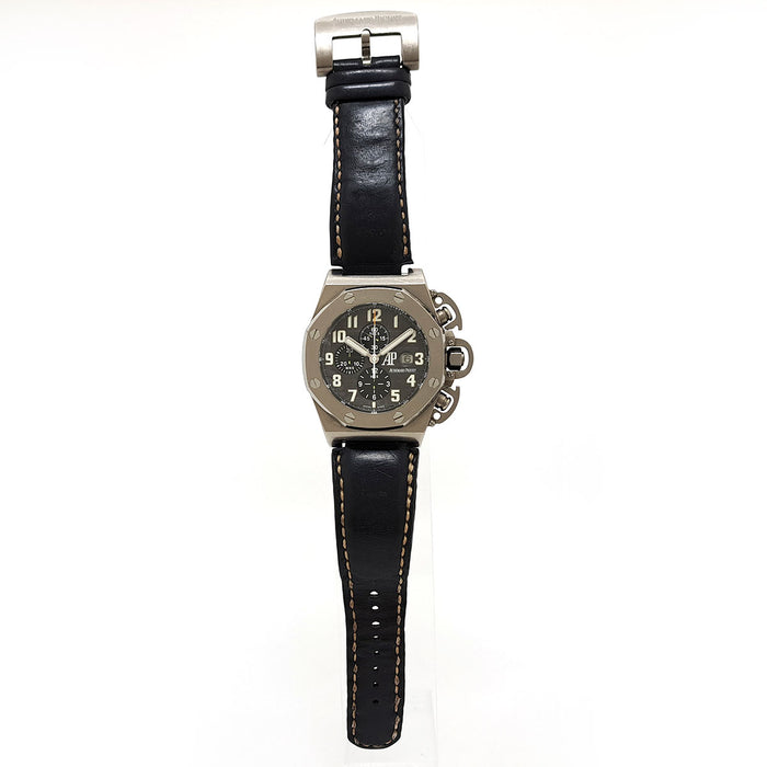 AUDEMARS PIGUET 
Royal Oak Offshore Schwarzenegger ENSEMBLE COMPLET 
Avec boîte et certificats