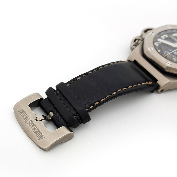 AUDEMARS PIGUET 
Royal Oak Offshore Schwarzenegger ENSEMBLE COMPLET 
Avec boîte et certificats