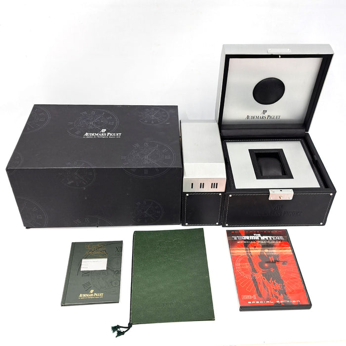 AUDEMARS PIGUET 
Royal Oak Offshore Schwarzenegger ENSEMBLE COMPLET 
Avec boîte et certificats