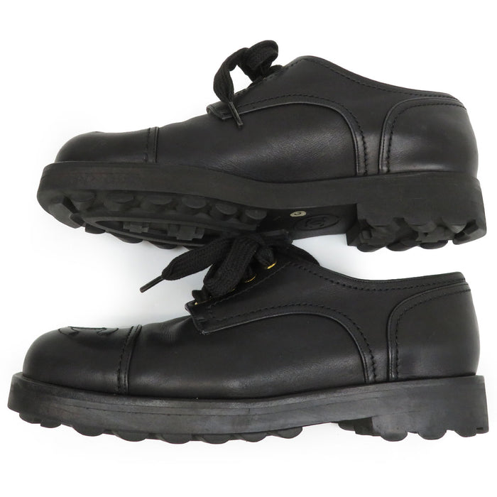 CHANEL 
COCO CC logo cuir à lacets 
Chaussures derby bout golf vintage avec marque Coco