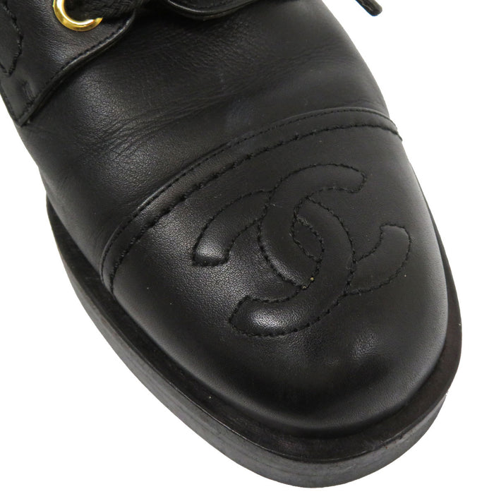 CHANEL 
COCO CC logo cuir à lacets 
Chaussures derby bout golf vintage avec marque Coco
