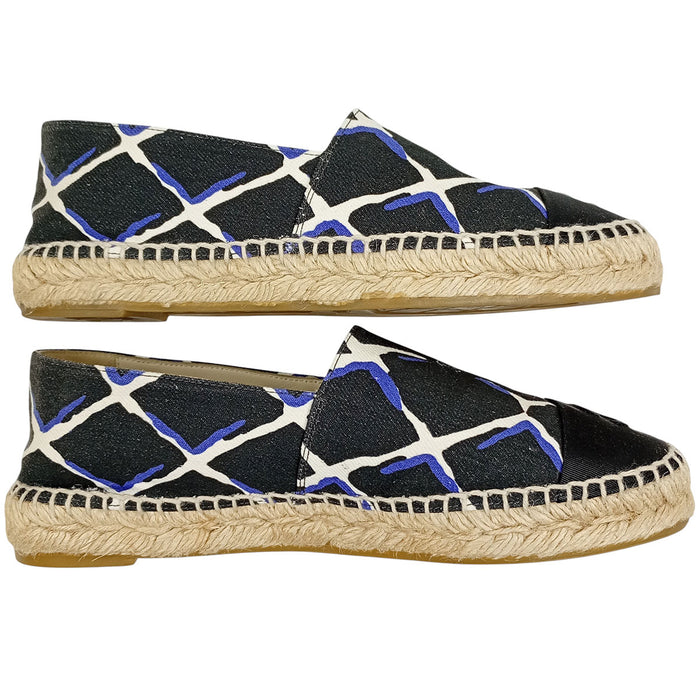 CHANEL  
COCO CC chaussures plates en toile  
Espadrilles slip-on avec logo Coco