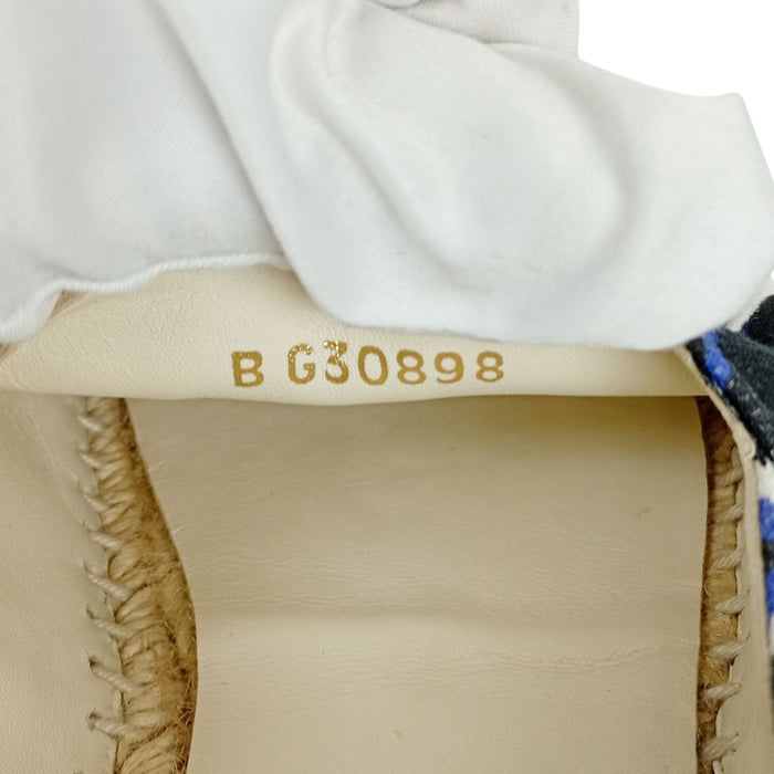 CHANEL  
COCO CC chaussures plates en toile  
Espadrilles slip-on avec logo Coco