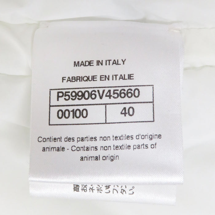 CHANEL  
Veste matelassée en nylon à bouton Coco avec fermoir tournant CC, garniture en tweed et logo Coco