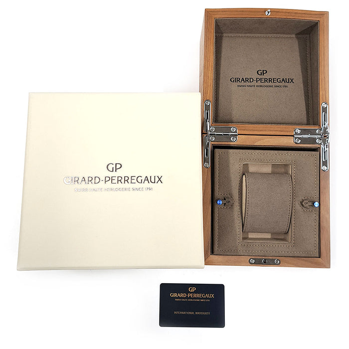 GIRARD-PERREGAUX  
Laureato Cronografo Panda Revisionato  
Con scatola e garanzia