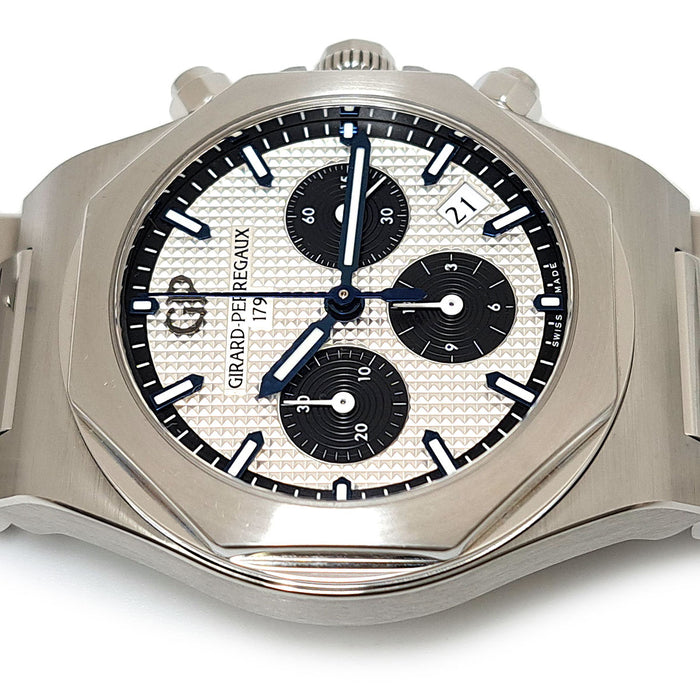 GIRARD-PERREGAUX  
Laureato Cronografo Panda Revisionato  
Con scatola e garanzia
