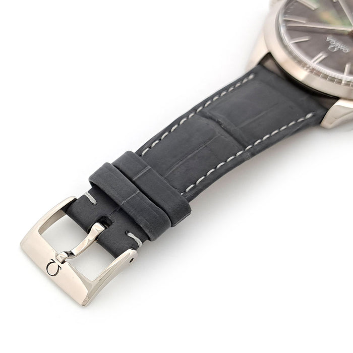 OMEGA
De Ville Trésor
Avec boîte et garantie De Ville
