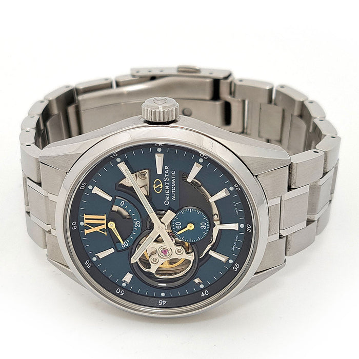 ORIENT  
Orient Star Modern Skeleton  
With Box and Warranty Card