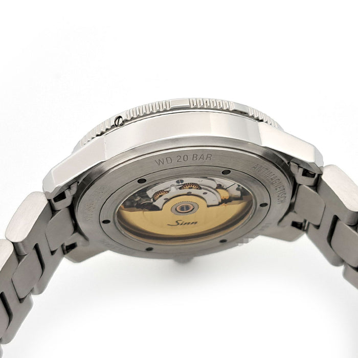 Sinn  
104.ST.SA.IG  
附盒及保證書