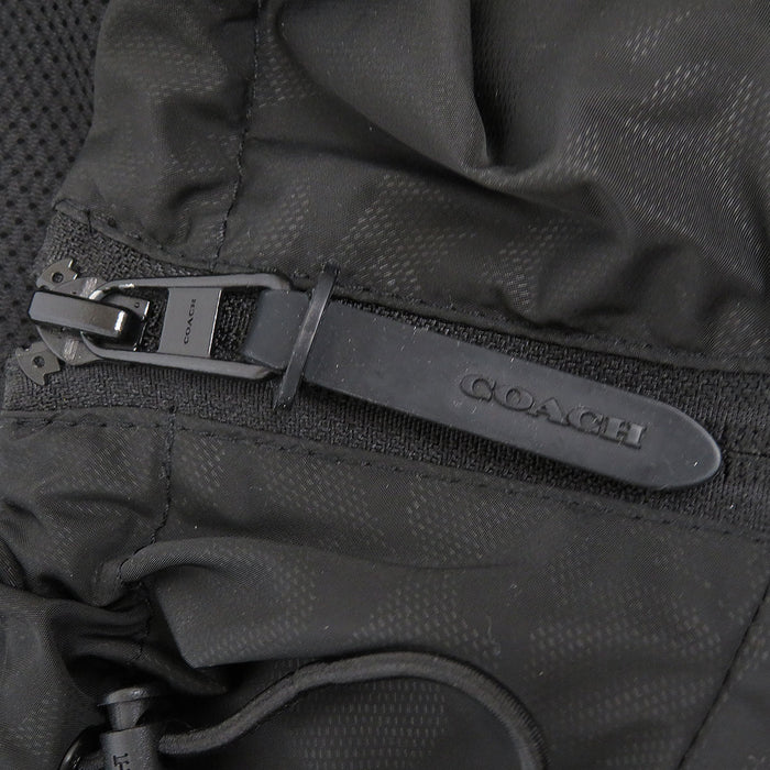 COACH  
标志贴布  
签名风衣