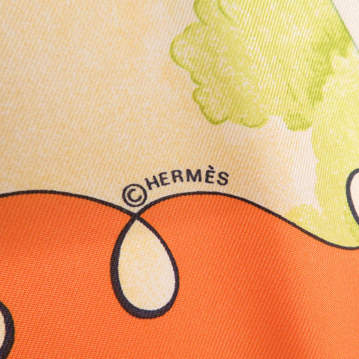 HERMÈS  
Foulard grand format en soie  
Carré 90 Les Triples Les Trois Malicieux