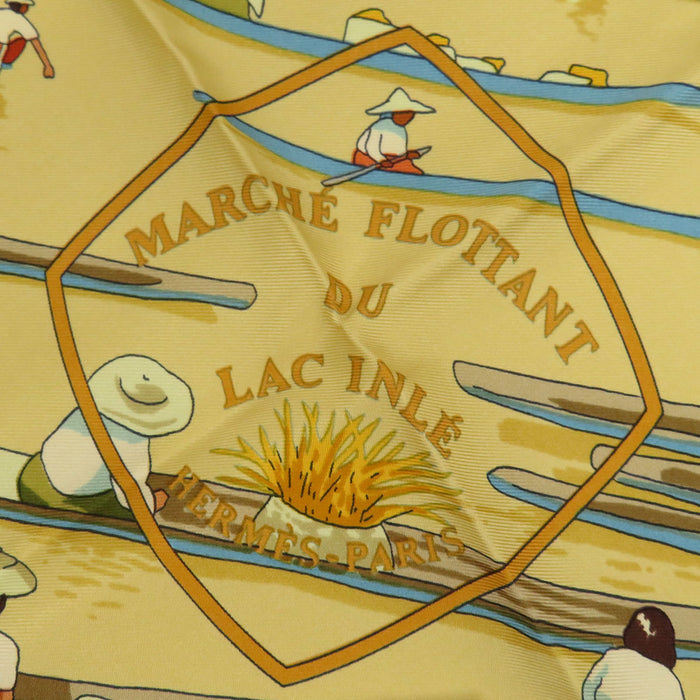 爱马仕  
茵莱湖水上市场 大方巾 丝绸  
90厘米 方巾 MARCHE FLOTTANT DU LAC INLE
