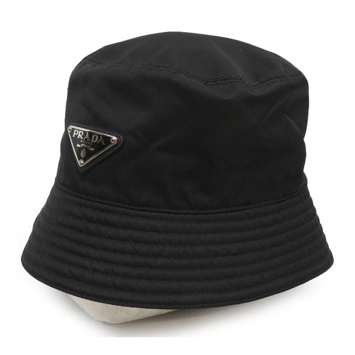 PRADA  
Chapeau seau Re-Nylon avec logo triangulaire